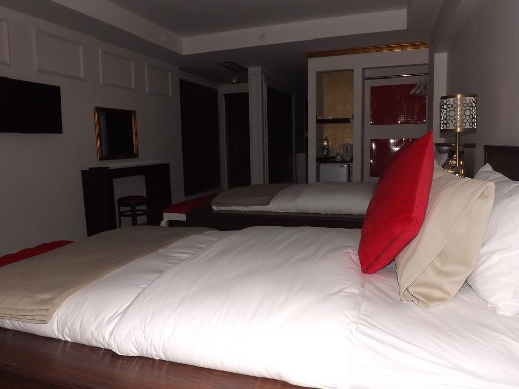 The Gala Palace Suits Kars Room photo