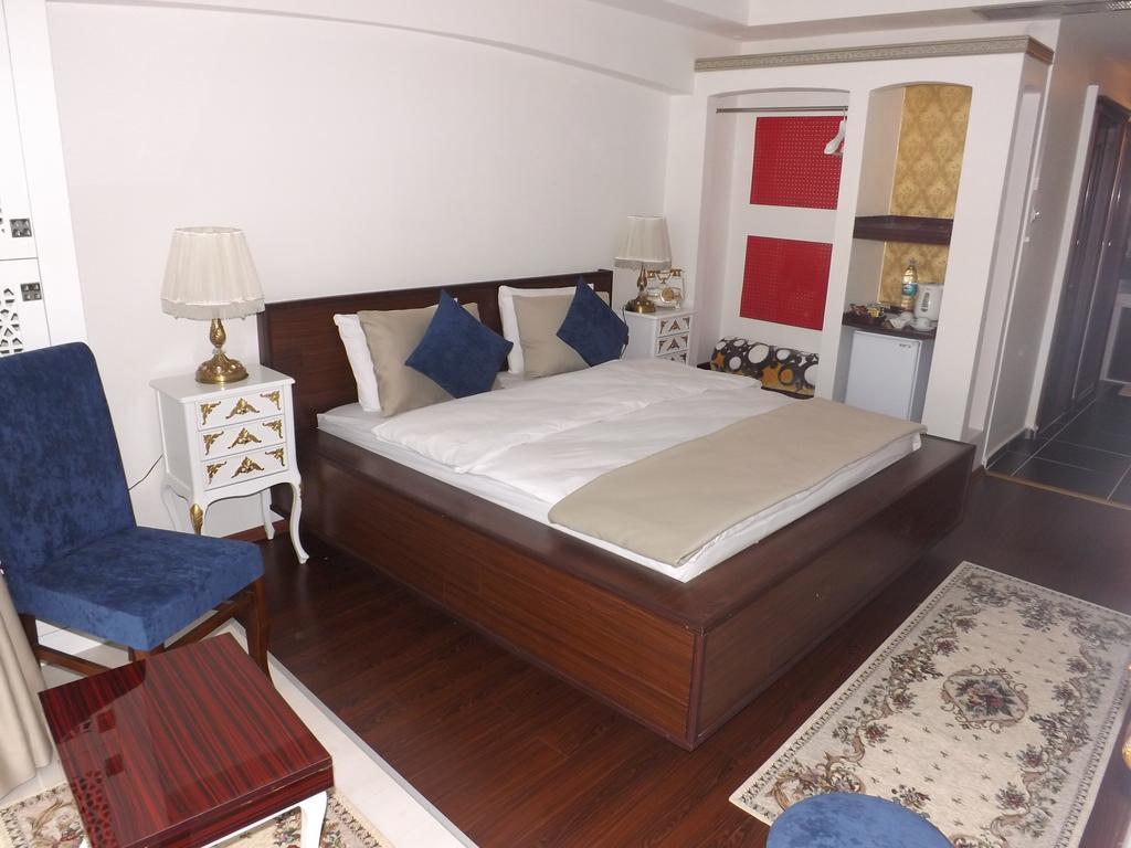 The Gala Palace Suits Kars Room photo